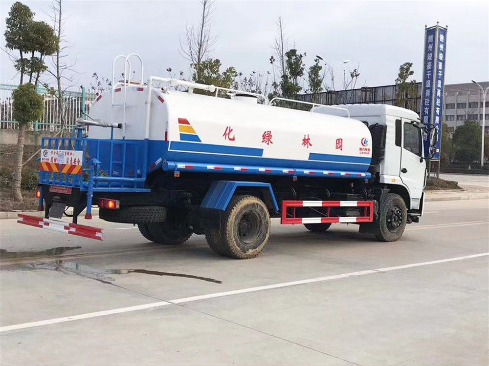 東風(fēng)專底D3S14方灑水車 東風(fēng)專底D3S14方灑水車