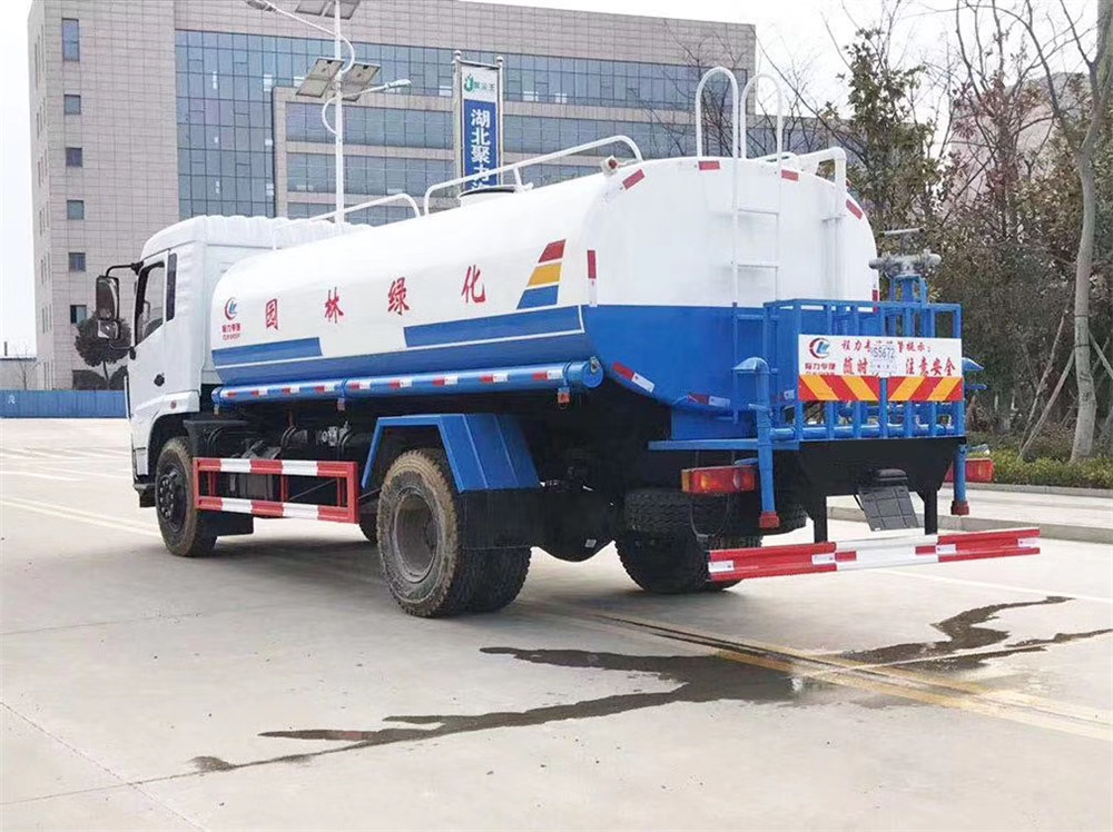 東風(fēng)專底D3S14方灑水車 東風(fēng)專底D3S14方灑水車
