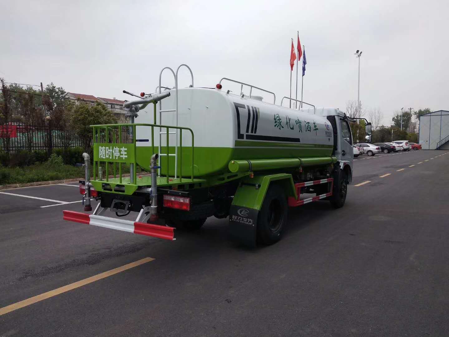 東風大多利卡8噸灑水車