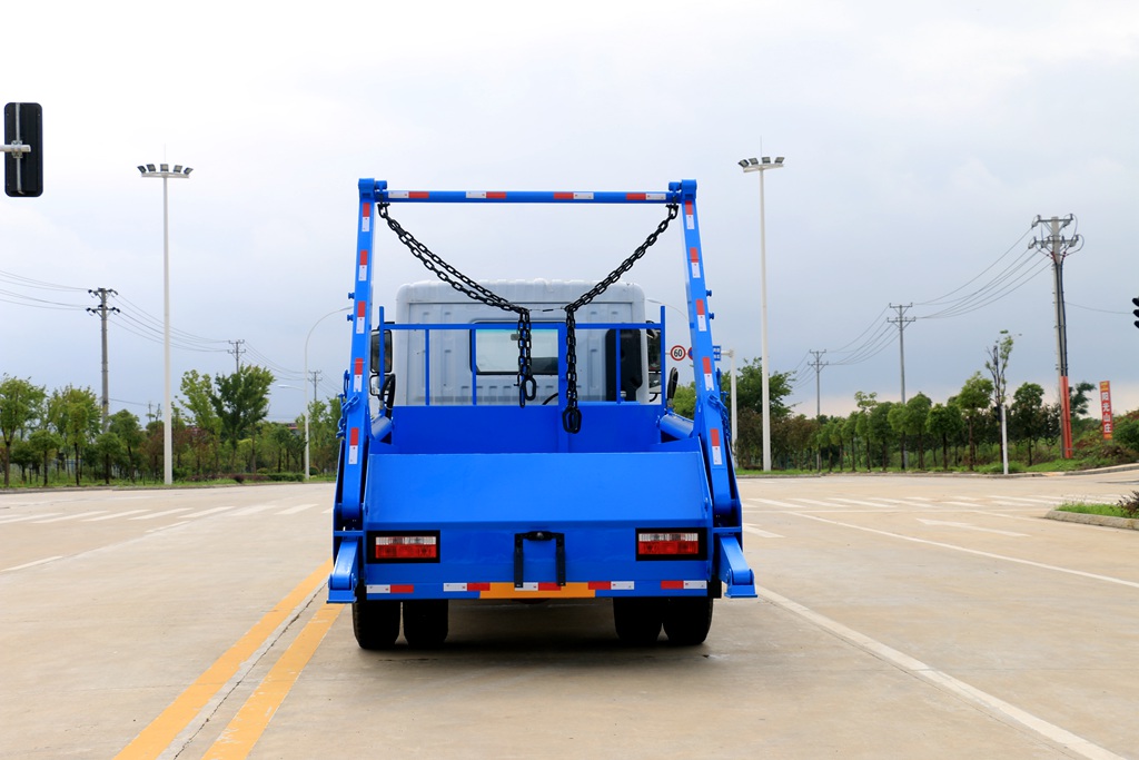東風D9擺臂式垃圾車