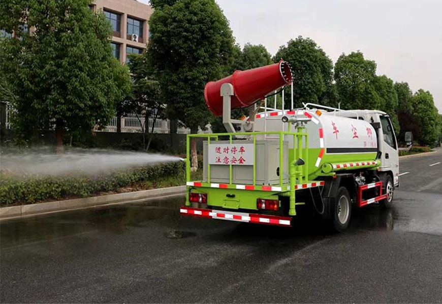 凱馬5噸抑塵灑水車后方位展示圖